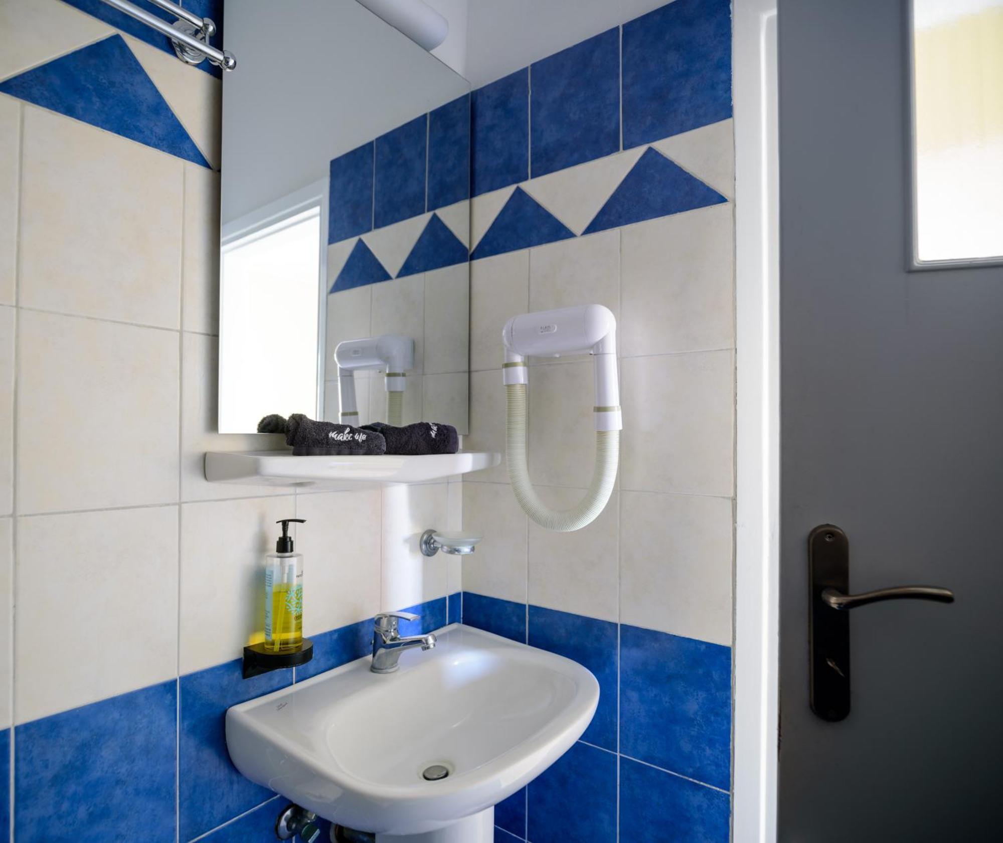 Karidis Hotel Kamári المظهر الخارجي الصورة